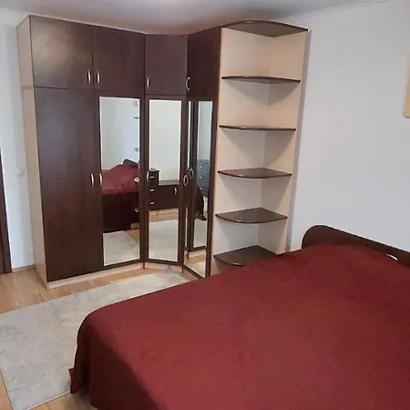 アパート Apartament Cu 3